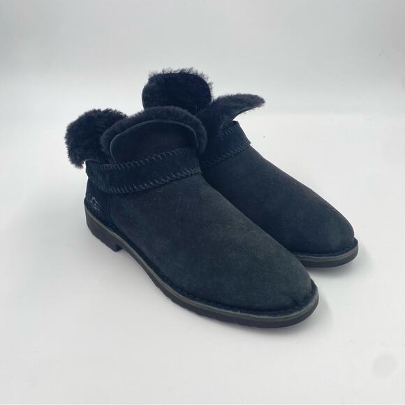 UGG Women's Mckay Winter Boot black short sheepskin almost new size 10.5 - Picture 5 of 11
